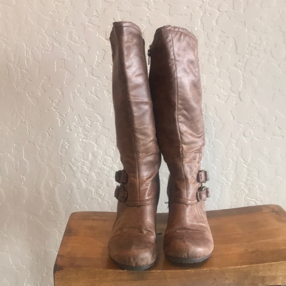 BareTraps size 9 calf height boot
